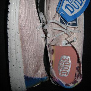 Hey Dude Wendy women size 7. (Youth 5 Euro 37) Pink Sparkle NEW rainbow trim